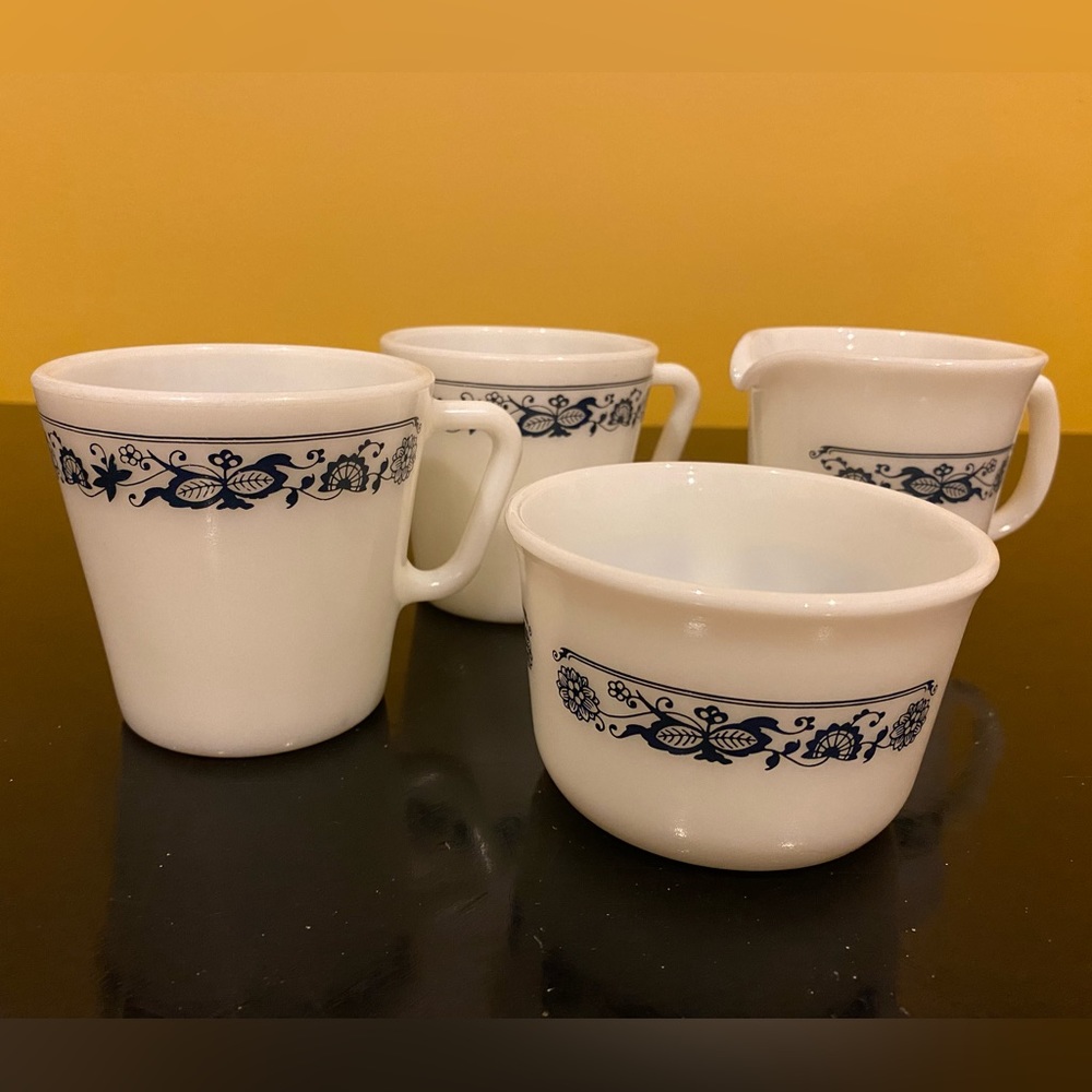 Vintage Pyrex mugs and cream & sugar